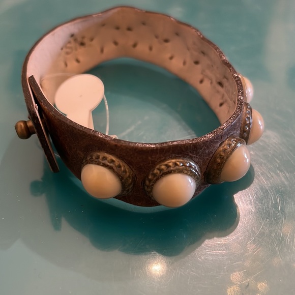 Streets Ahead cuff bracelet - Picture 3 of 6